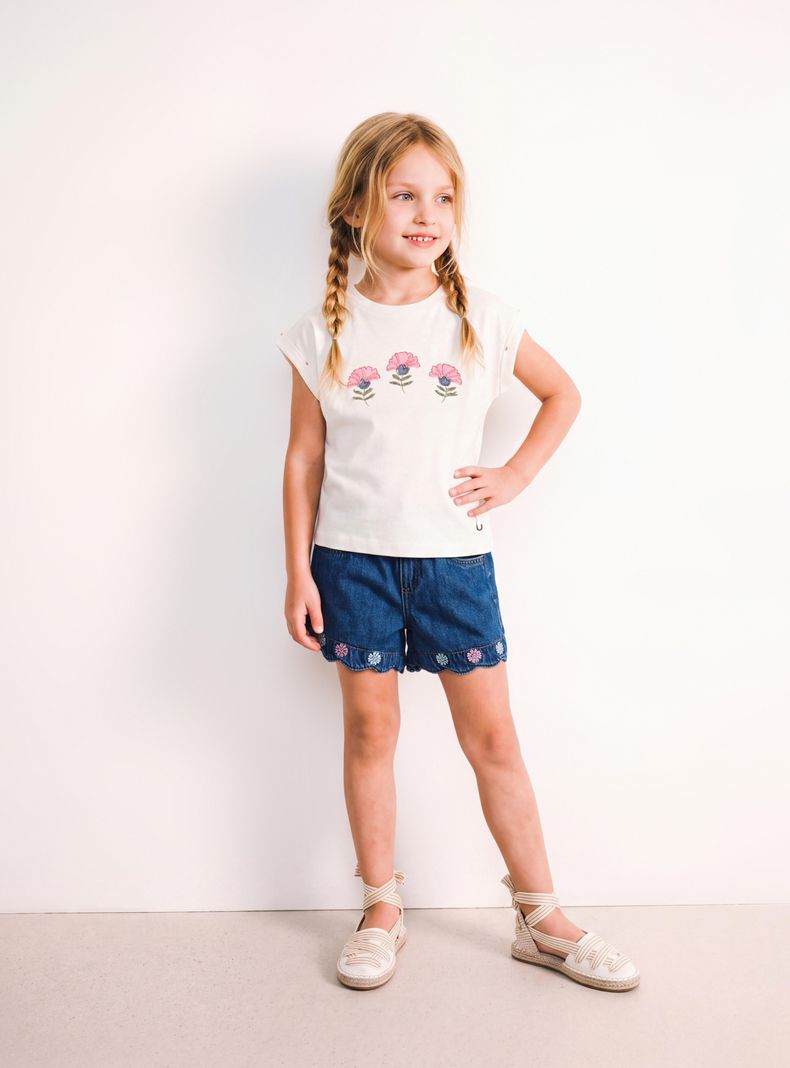 Short con Bordados en la Basta Mezclilla