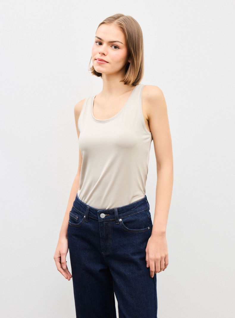 Polera Básica sin Mangas Ajustada Cuello Redondo