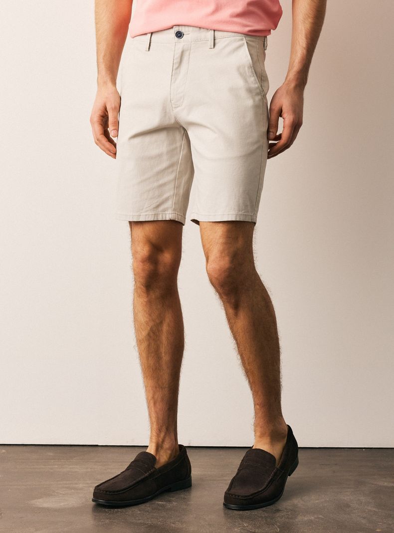 Short Bermuda Corte Chino con Spandex