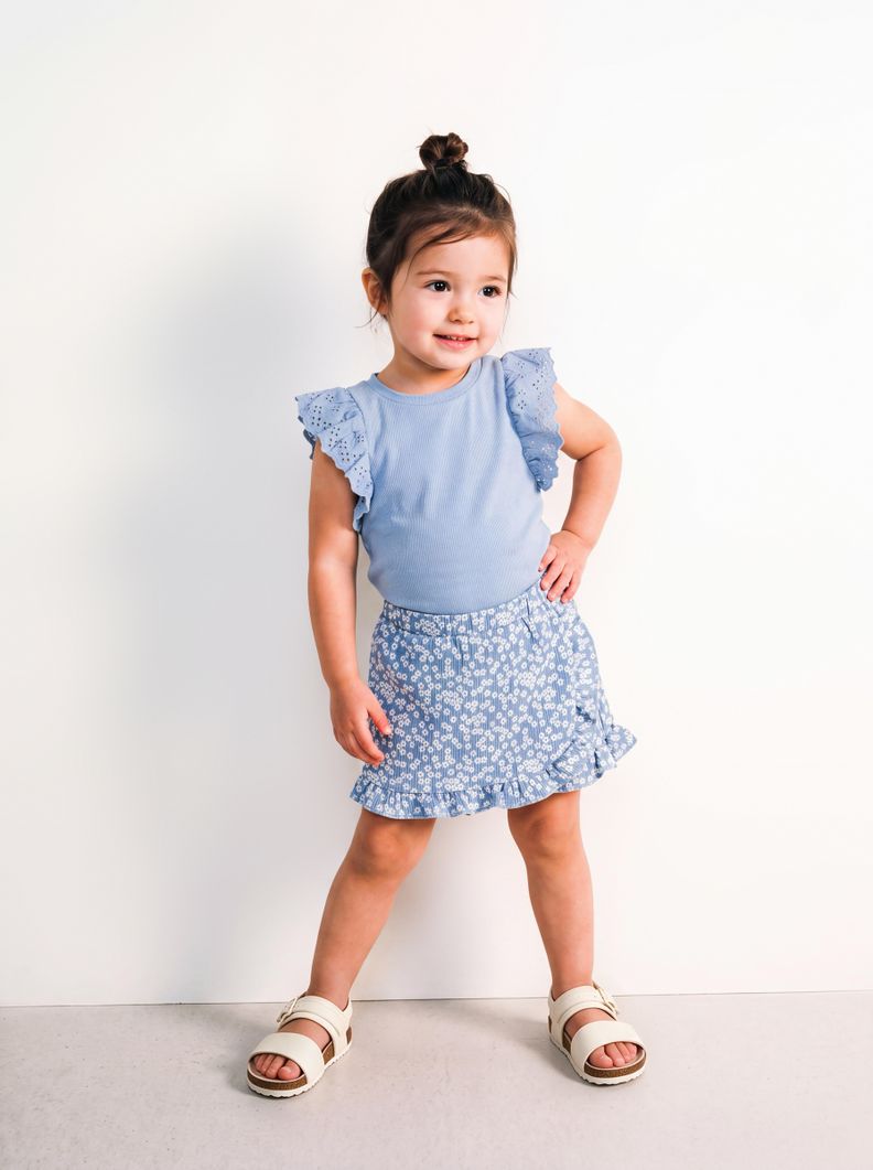 Conjunto Encaje en Mangas y Short Floral Elasticado