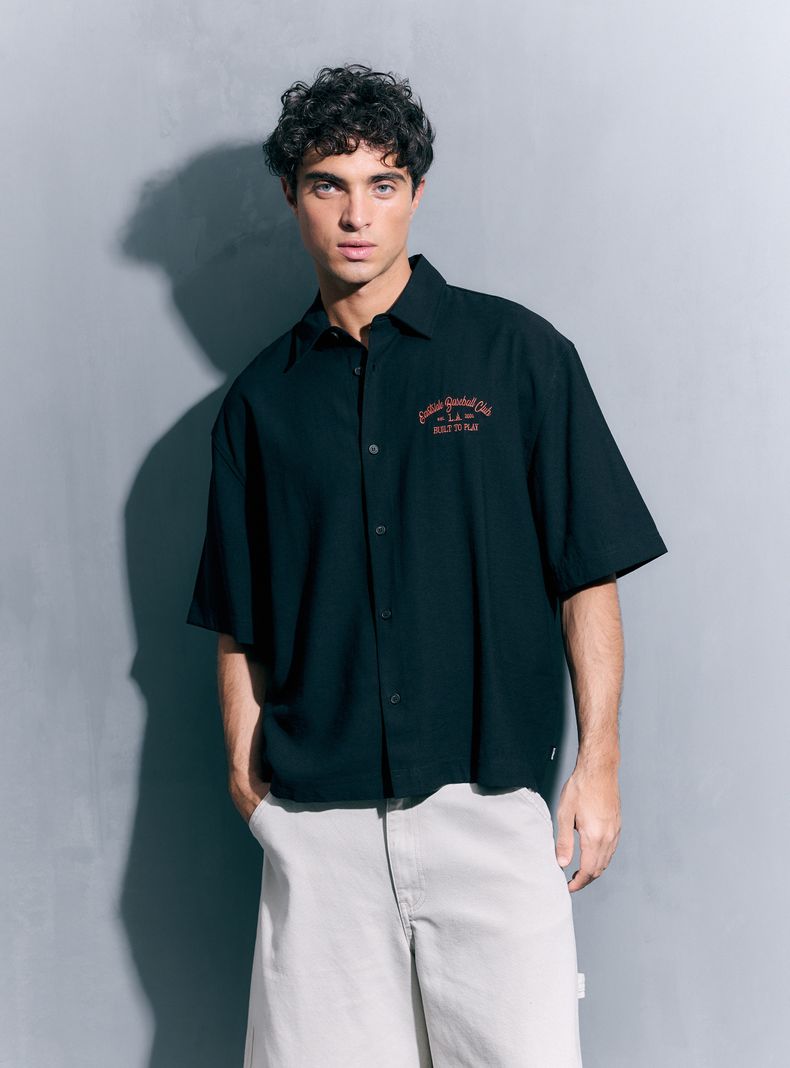 Camisa Estampada y Bordada Botones
