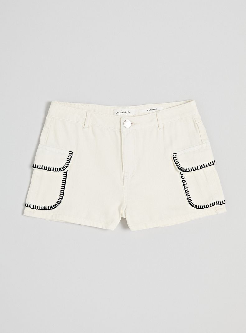 Short Bolsillo Cargo con Bordado
