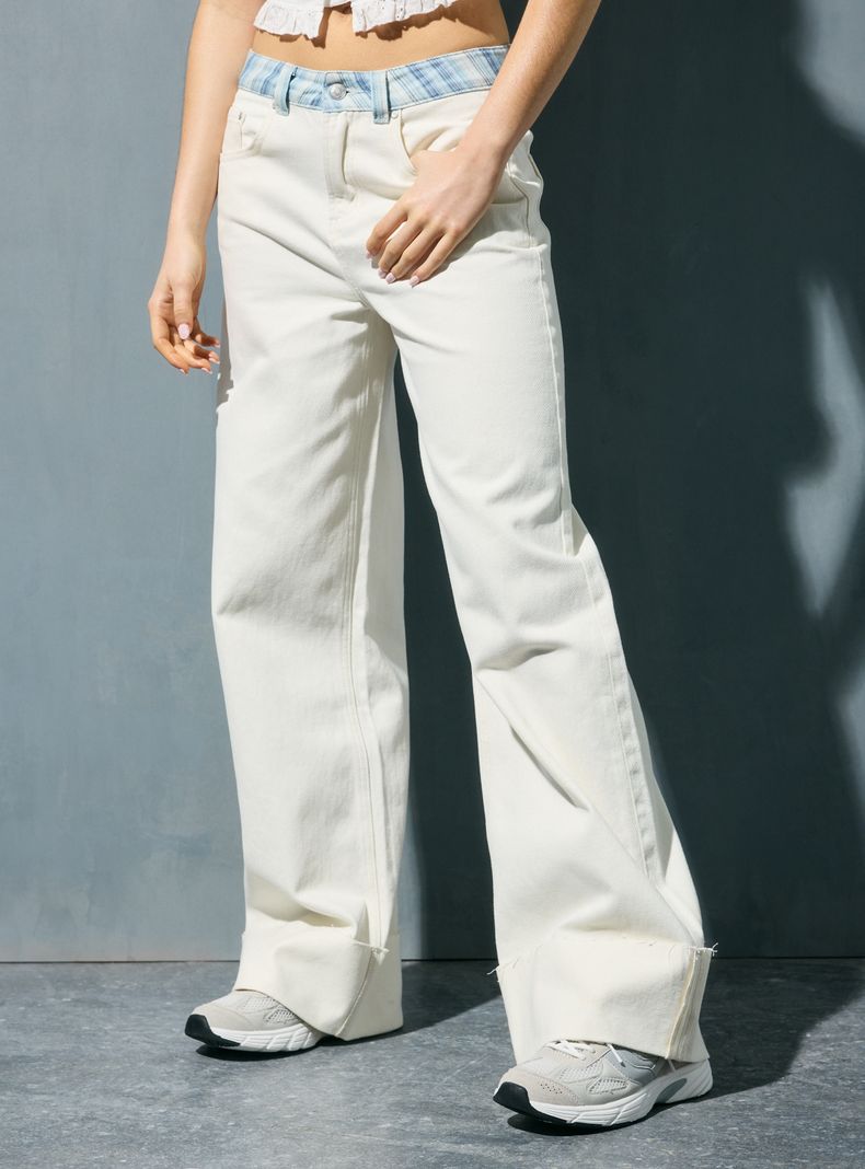 Jeans con Tiro Medio con Dobladillo y Cintura Estampada