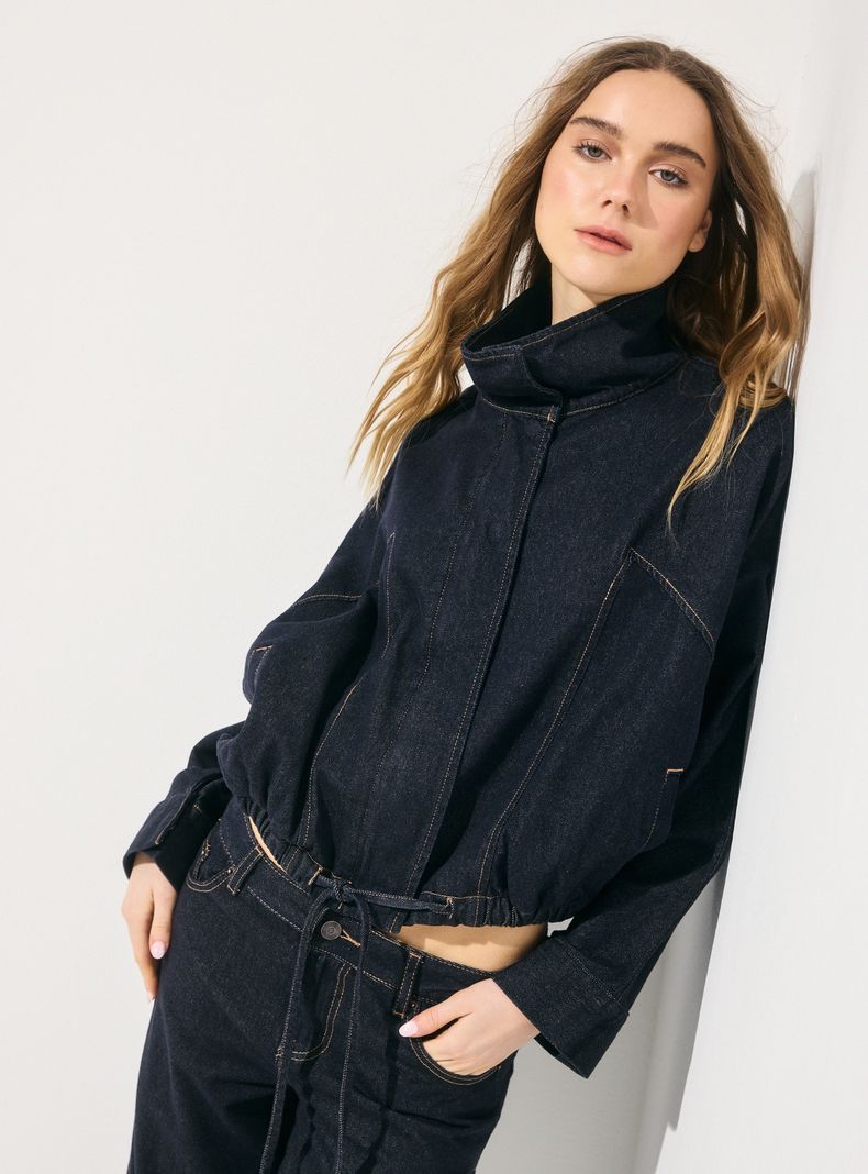 Chaqueta Denim Oversize Cuello Alto Ajuste en Cintura