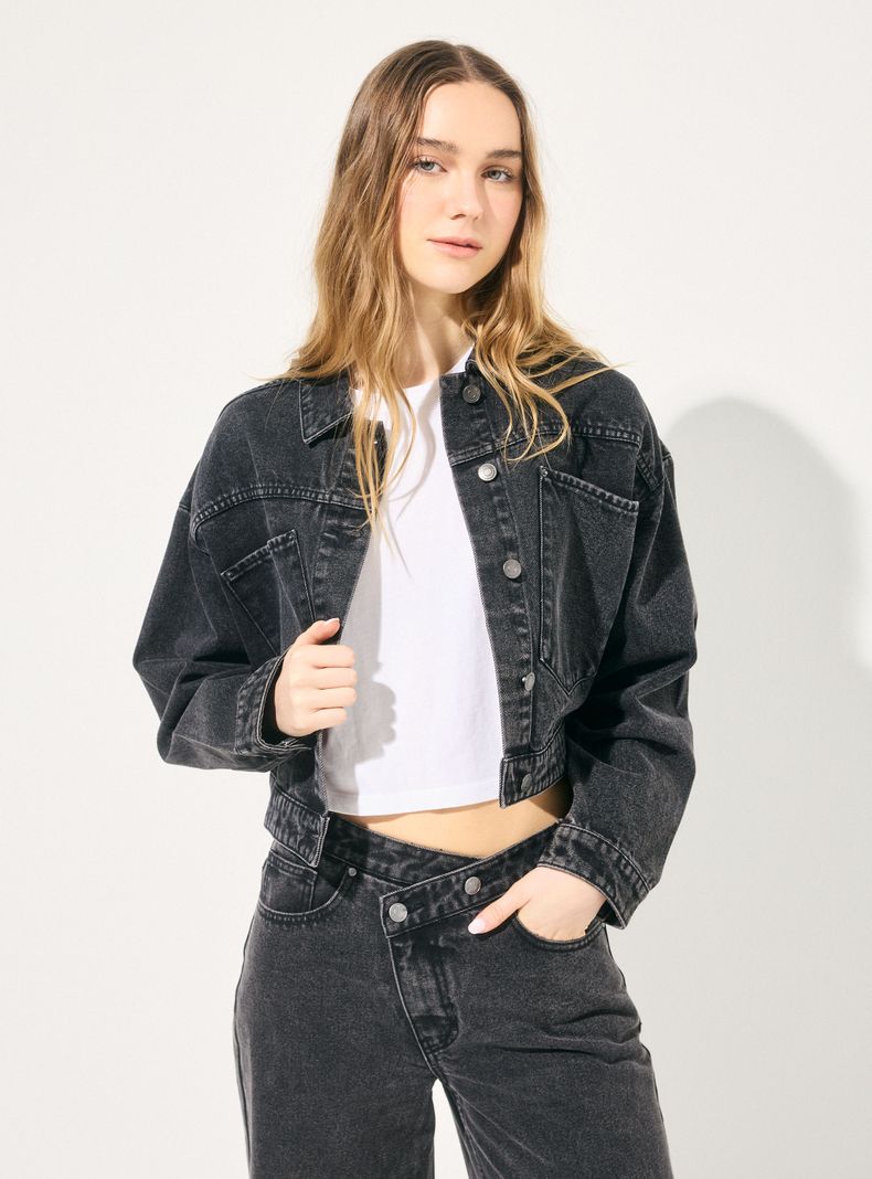 Chaqueta Denim Cropped con Botones Frontales