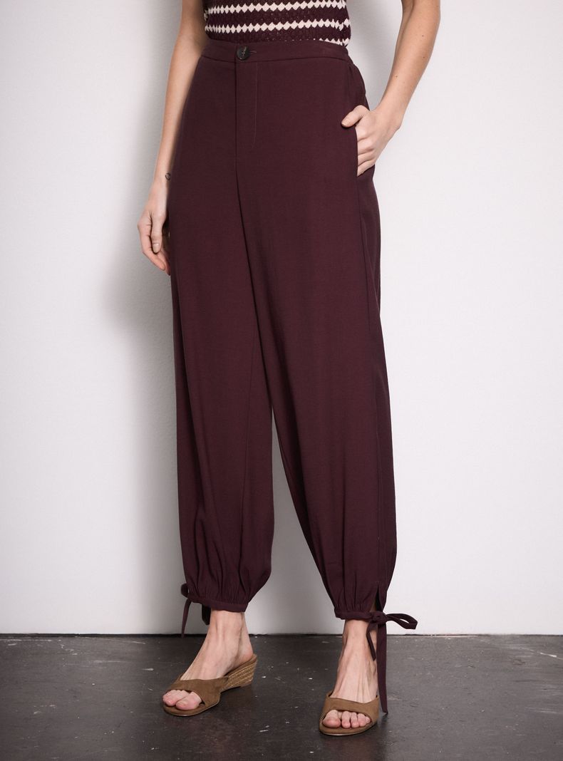 Pantalón Aladin con Cintas de Ajuste en Tobillo