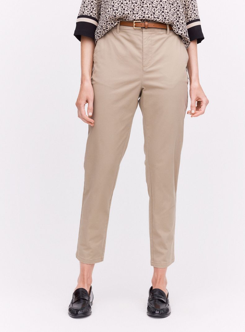 Pantalón Chino Recto Tiro Medio con Cinturón