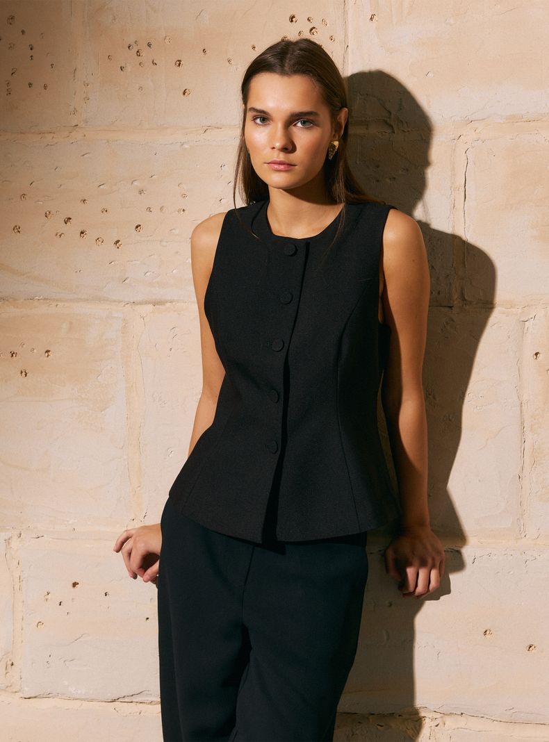 Blazer Tipo Vest Cuello Redondo y Corte Peplum