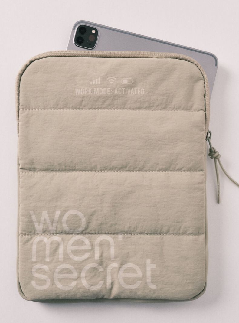 Funda Tablet Acolchada Verde Logo
