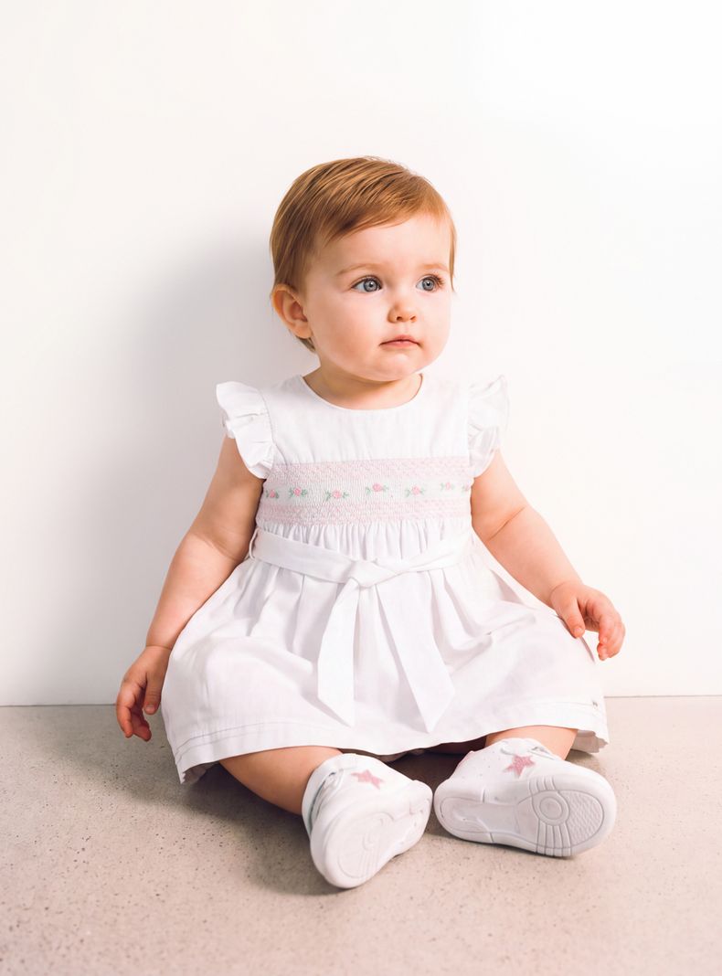 Vestido Panal Cintura con Bordado Floral y Lazo Ajustable