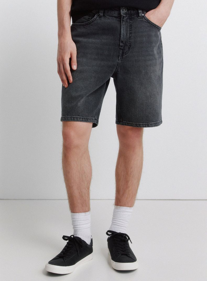 Bermuda Vaquera Negro Lavado Regular Fit