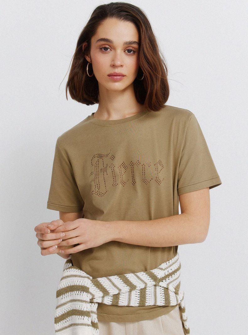 Polera Manga Corta Diseño con Tachas