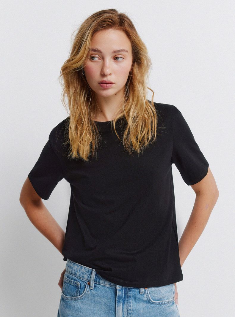 Polera Básica Cuello Redondo de Algodón
