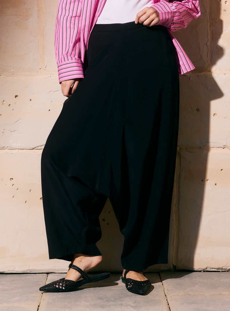 Pantalón Tipo Harem en Tela Fluida