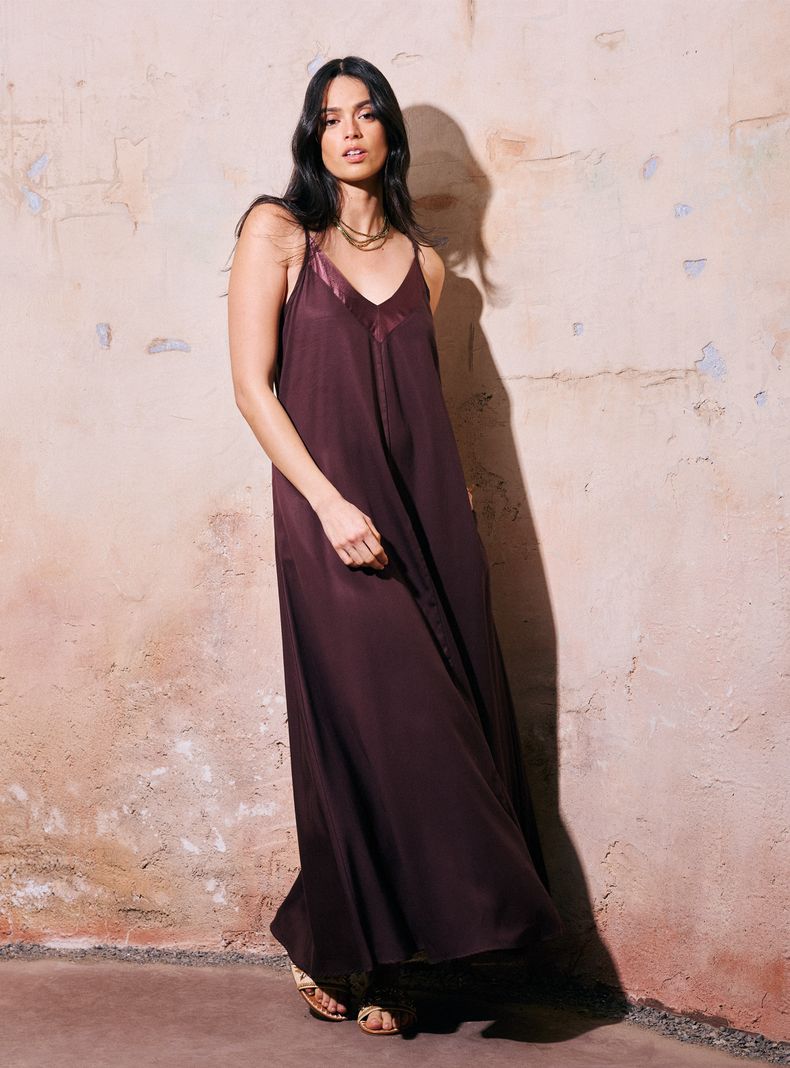 Vestido Ancho Tela Satinada en Escote