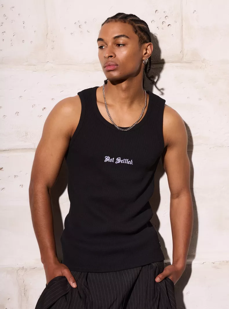 Polera Tank con Bordado Cuello Redondo