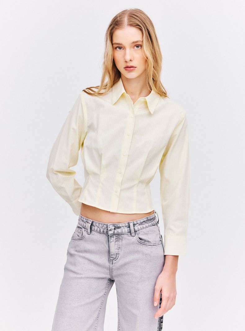 Blusa Cuello Camisero con Botón y Pinzas en Cintura