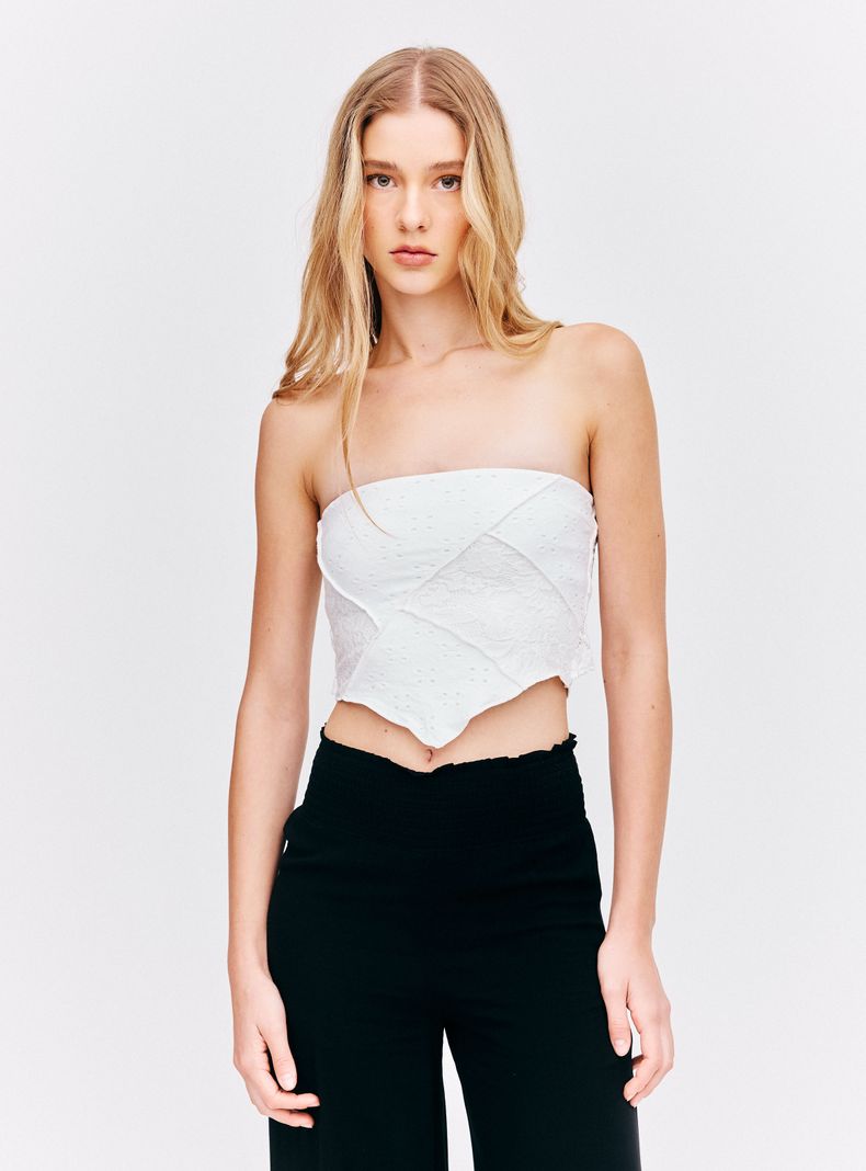 Crop Top con Detalle de Encaje Lateral y Lazo