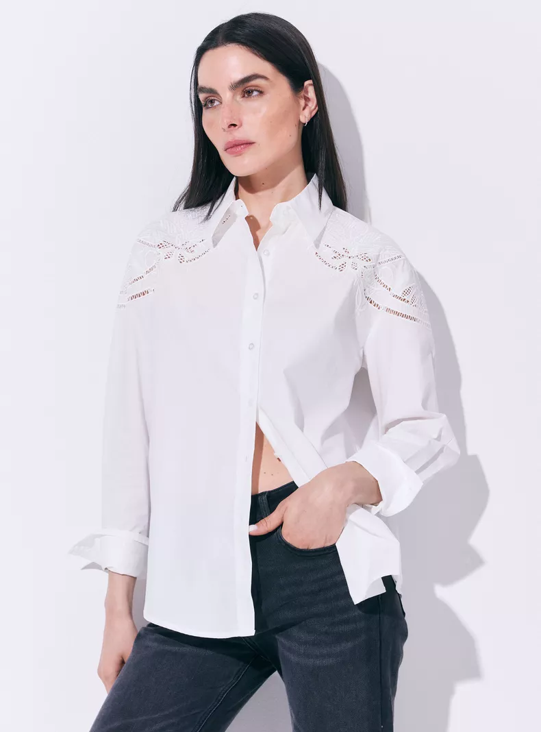 Blusa Cuello Camisero con Bordado Calado