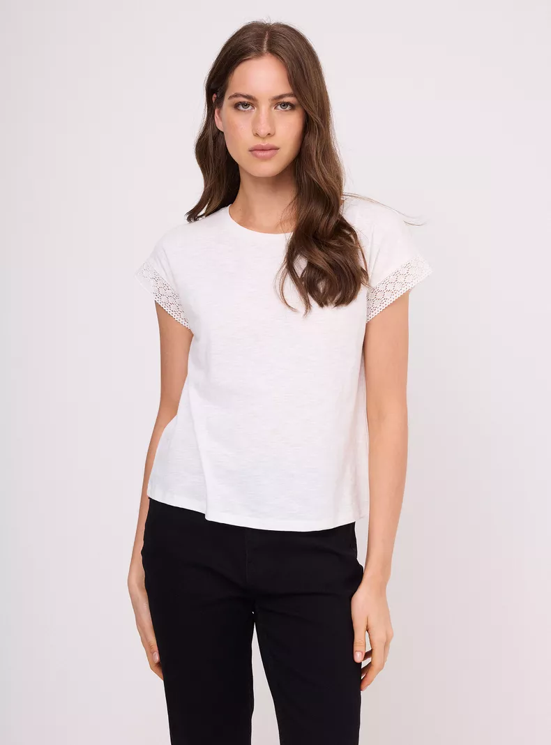 Polera con Detalle de Flecos en Mangas