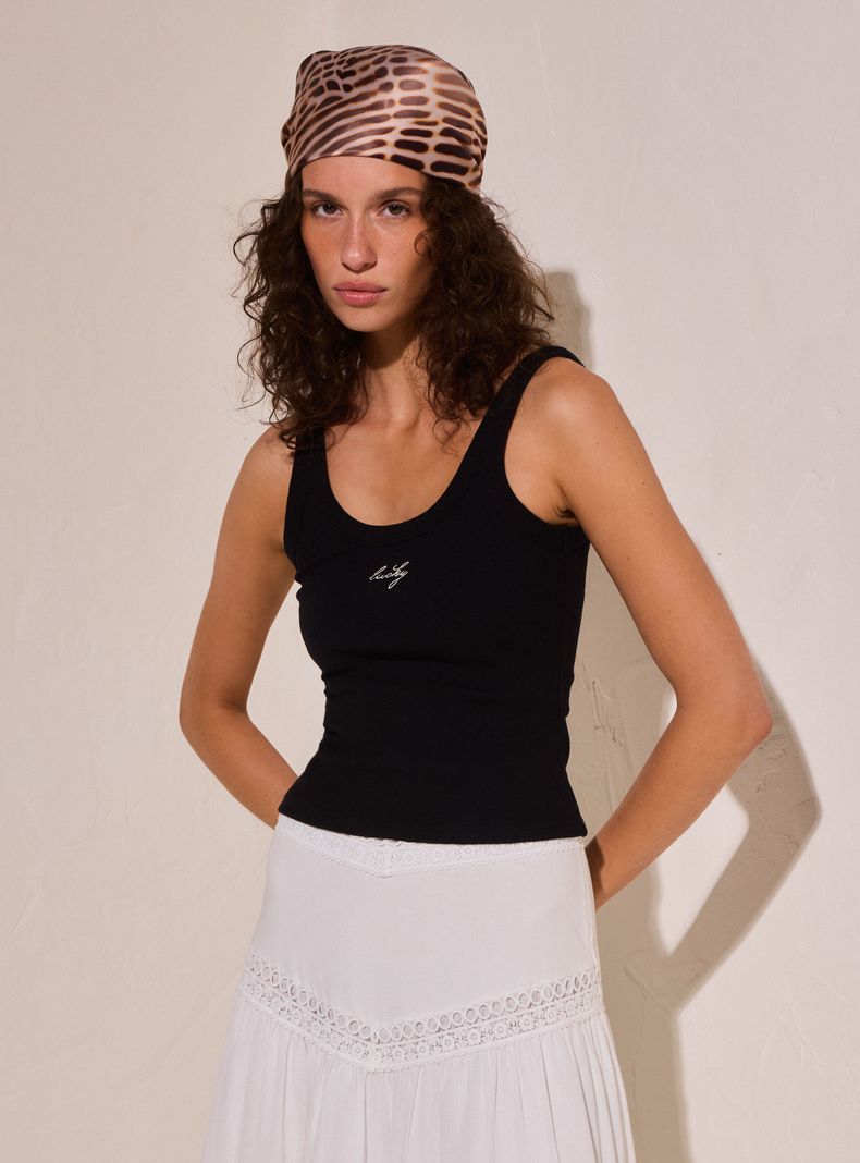 Polera Tank Acanalada con Bordado Colección María Pombo
