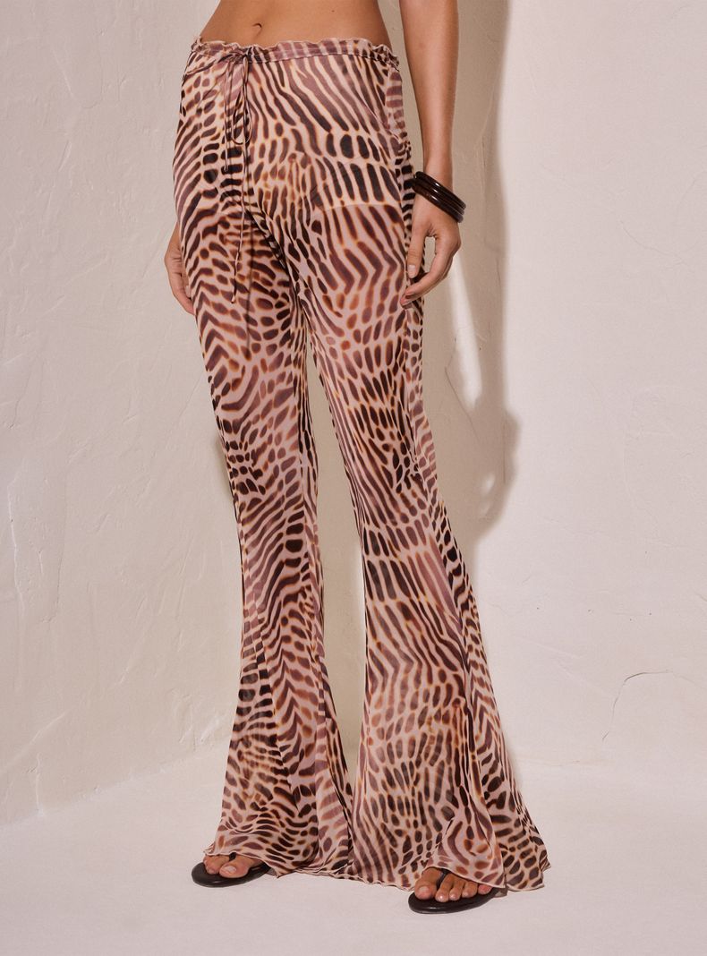 Pantalón Flare Fluido Tiro Medio Colección María Pombo