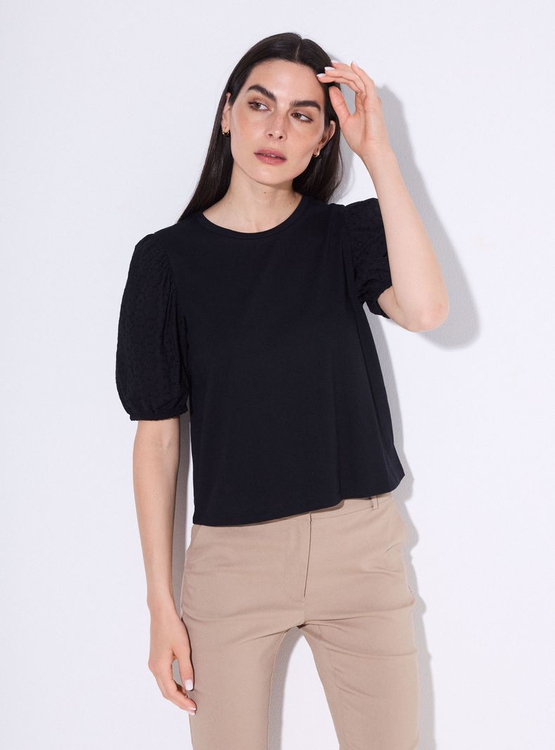 Polera Manga Abullonada con Bordados Calados