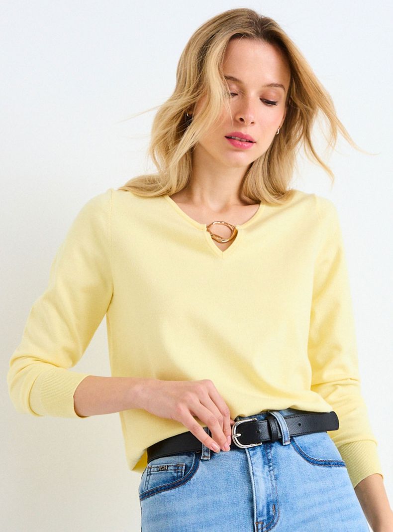 Sweater Liso con Hebilla Metálica Decorativa