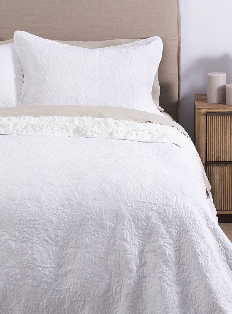 Quilt Bordado Sherpa 2 Plazas Sara Crudo