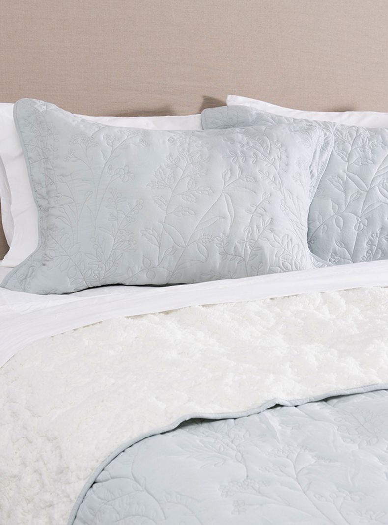 Quilt Bordado Sherpa Súper King Lavanda Celeste