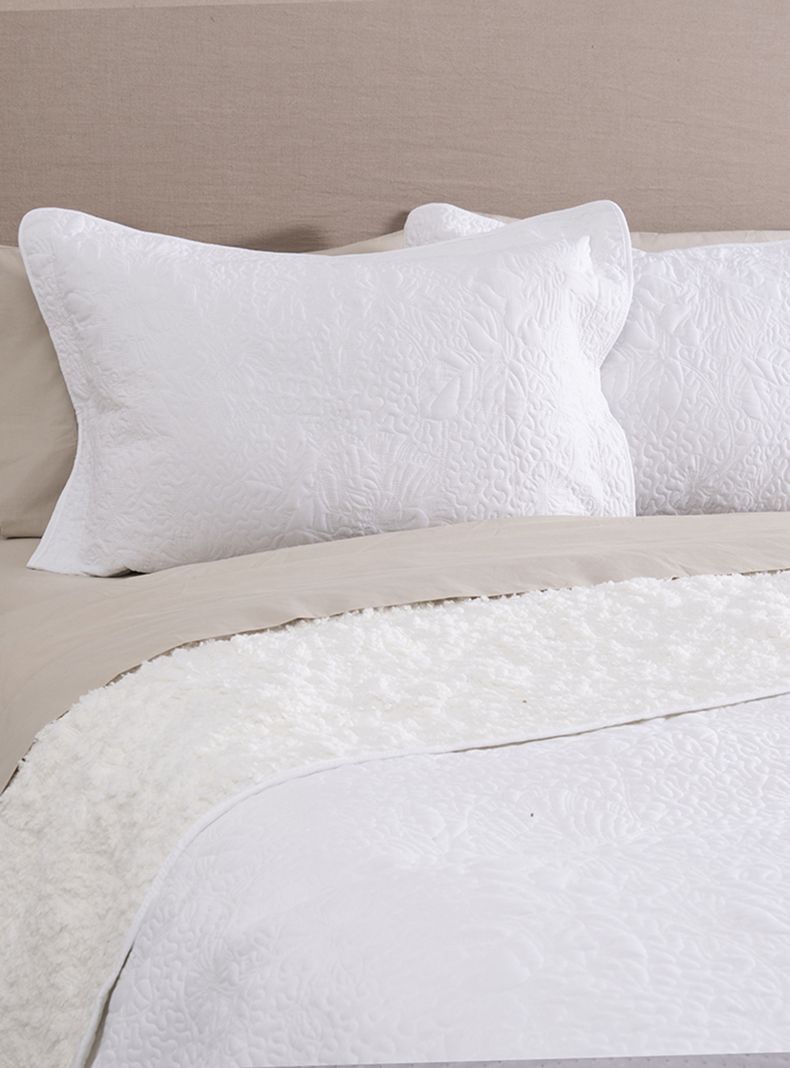 Quilt Bordado Sherpa Súper King Sara Crudo