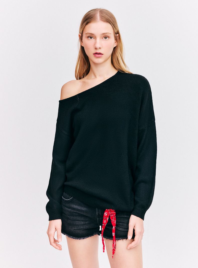 Sweater Cuello Asimétrico Off Shoulder Elasticado
