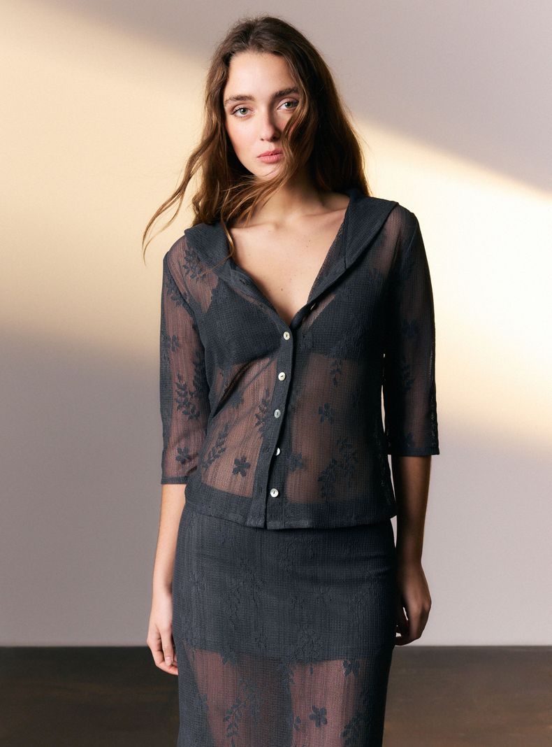 Blusa Encaje y Detalle Capa Colaboración Enilá