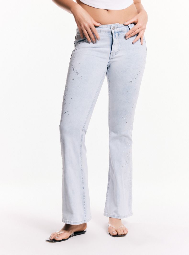 Jeans Flare con Strass Especiales​