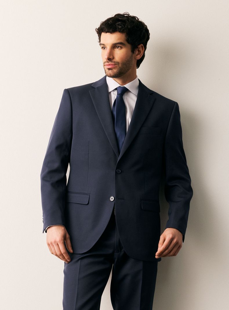 Traje Recto Liso Regular Fit... a $69.990