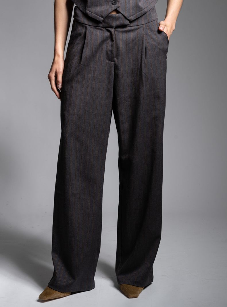Pantalón Tiro Medio Recto Rai Gris