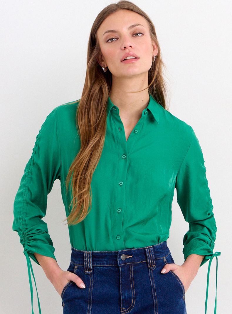 Blusa Lisa de Cuello Polo con Botón Manga Larga