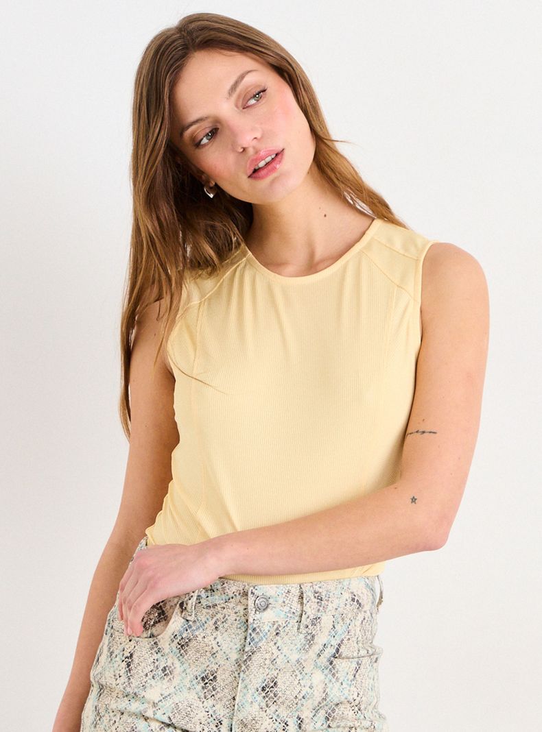 Polera Lisa Contorno Regular Color