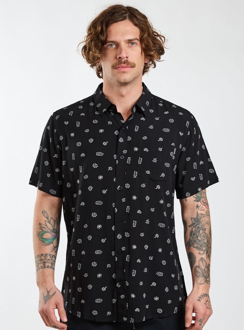 Camisa Diseño Manga Corta con Bolsillo
