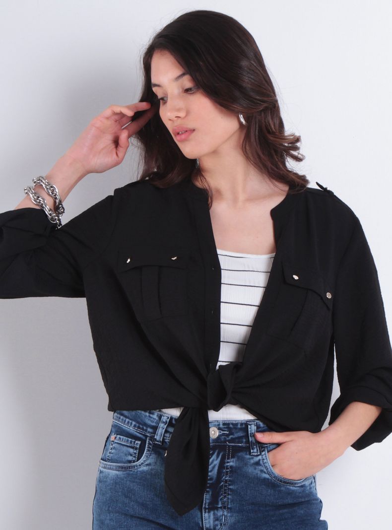 Blusa Abotonada en Delantero con Bolsillos Escote V