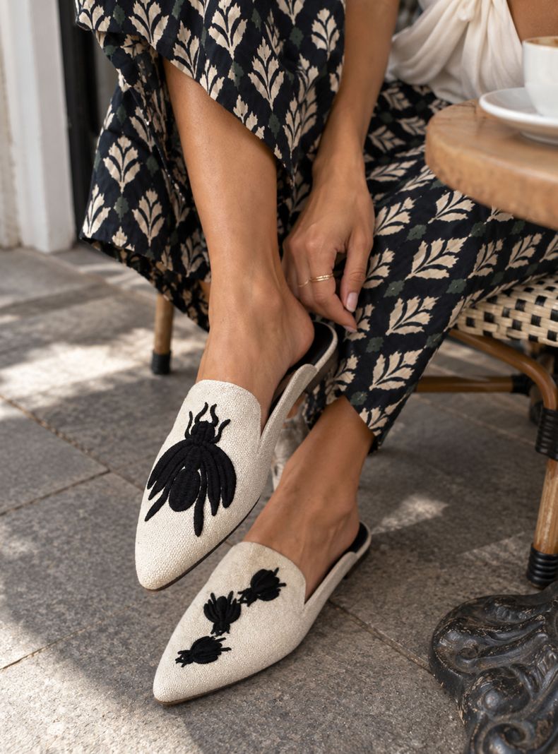 Babucha Mosca Mosquitas Bordado Mujer