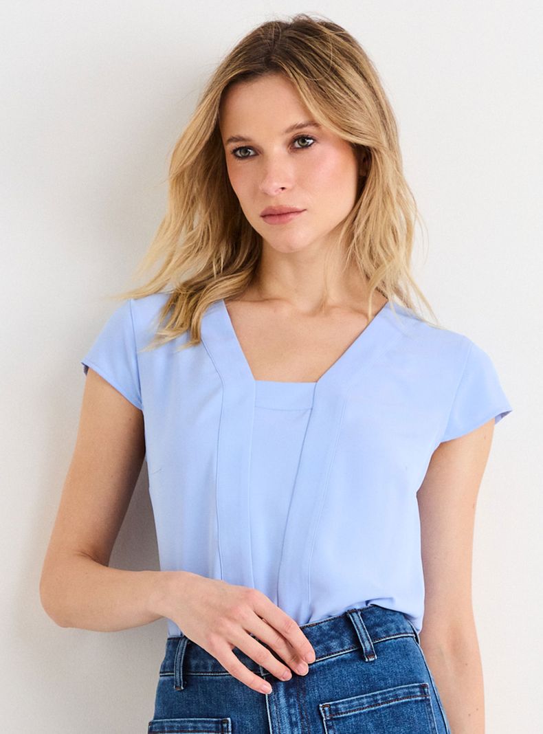 Blusa Escote en V Clásico
