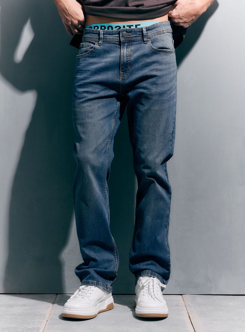 OPPOSITE JEANS TIRO MEDIO REGULAR FIT LAVADO