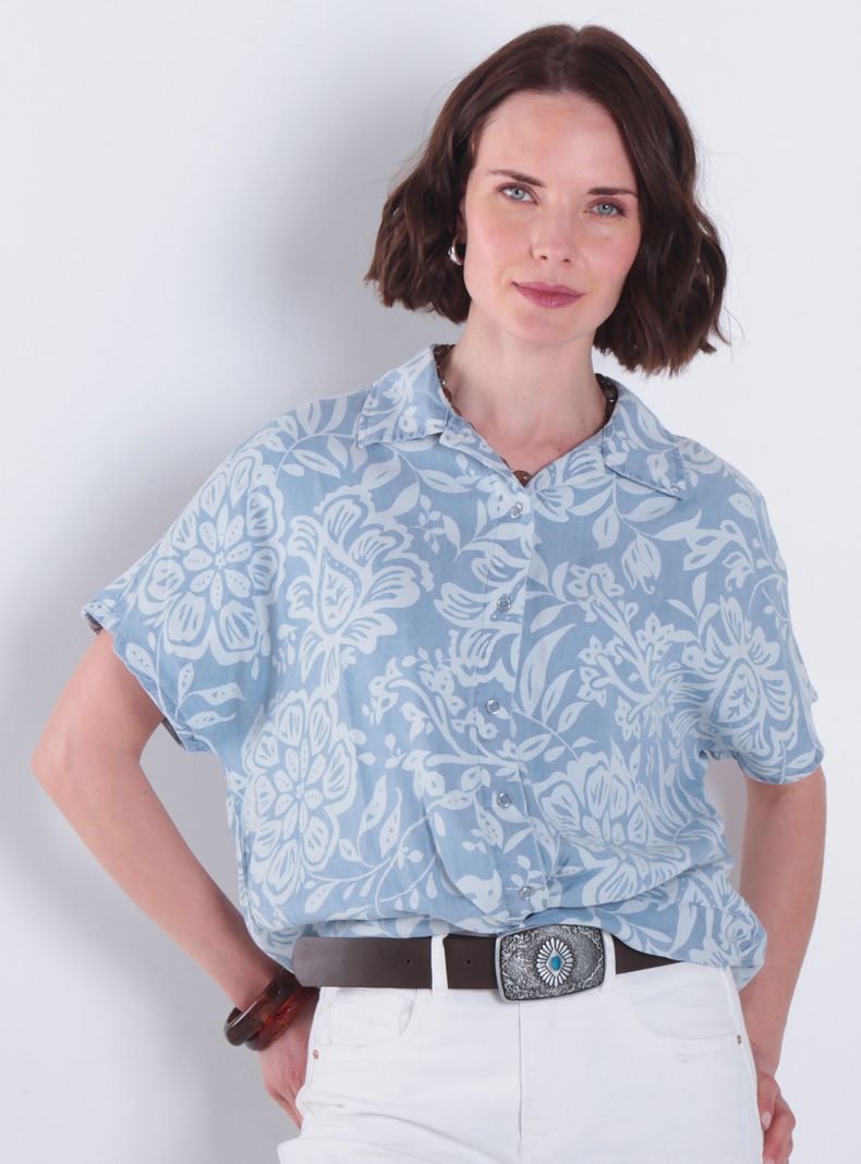 Blusa Lyocell Estampada Abotonada en Delantero
