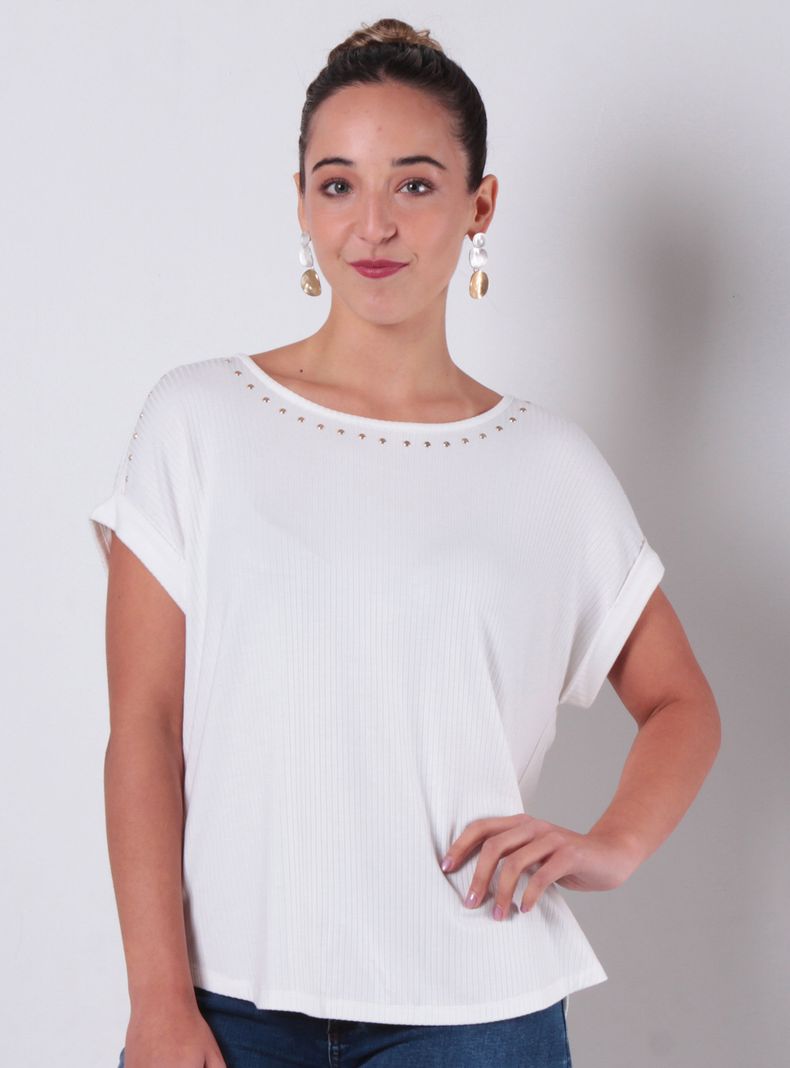 Polera Manga Corta Escote Redondo con Tachas