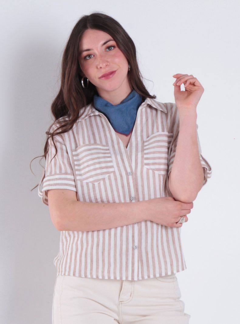 Blusa Listada Abotonada en Delantero con Bolsillo 3060