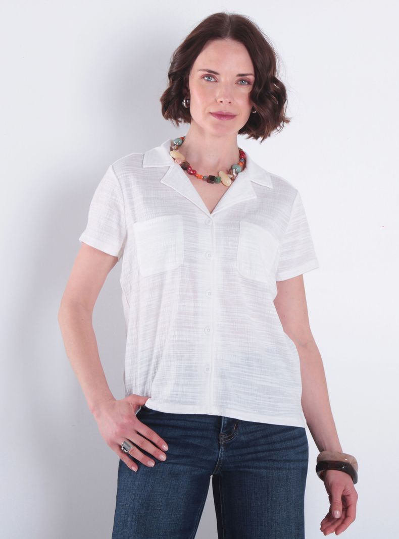 Blusa Manga Corta Abotonada en Delantero y Bolsillo