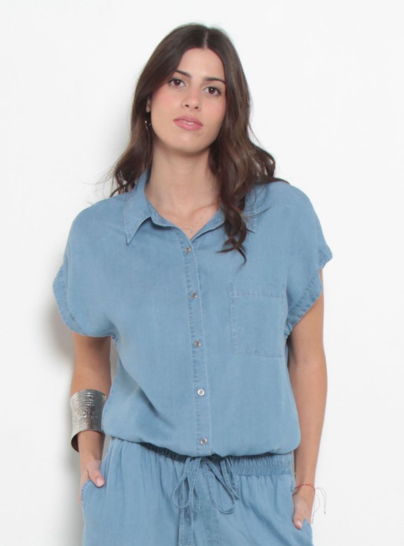 Blusa Lyocell Manga Corta Abotonada en Delantero con Bolsillo