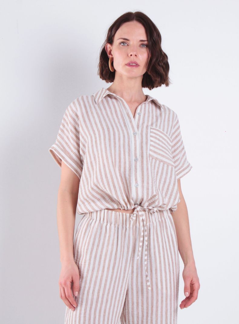 Blusa Listada Manga Corta Abotonada en Delantero con Bolsillo