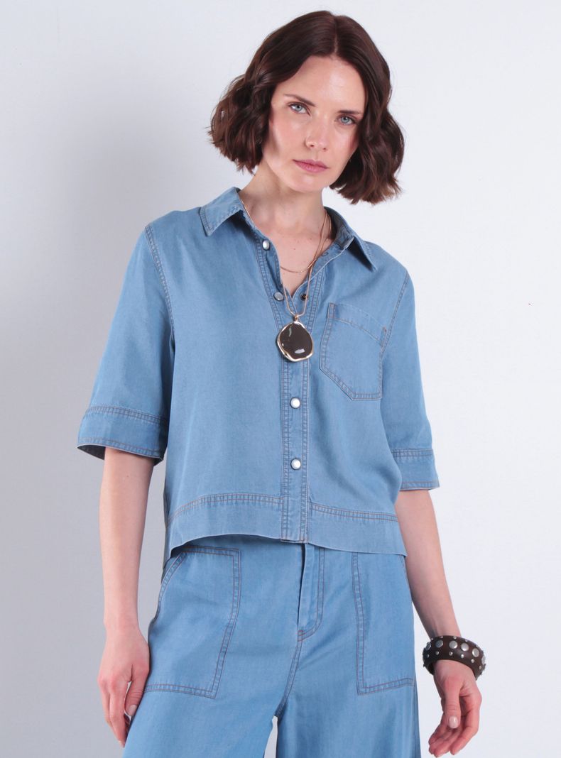 Blusa Lyocell Manga Corta Abotonada en Delantero y Bolsillo